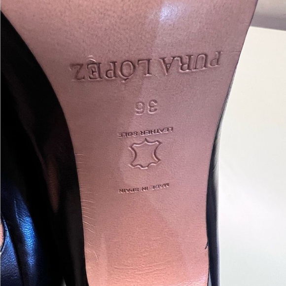 Pura Lopez Black Heels with Scalloped Edge and Pointed Toe - Picture 8 of 11